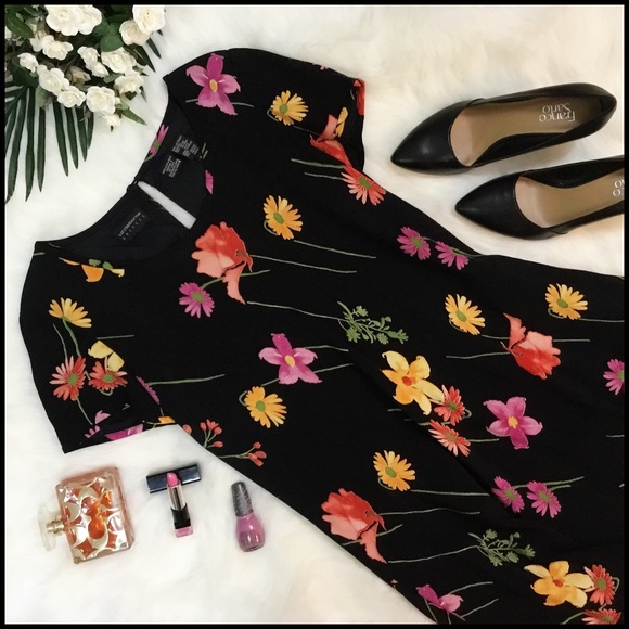 Liz Claiborne Dresses & Skirts - Liz Claiborne Short Sleeve Black Floral Dress